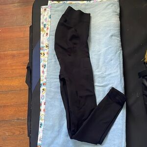 Blanqi maternity leggings black size small, only worn once, reposhing.